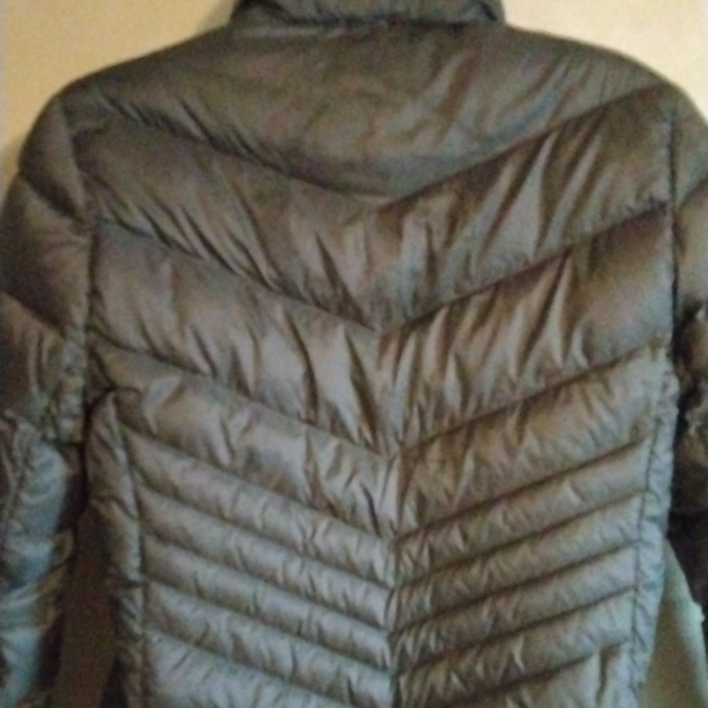 Abercrombie & Fitch steel  grey down lightweight puffer jacket.Size small. - Picture 7 of 15